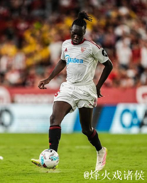 塞维利亚4球横扫皇家奥维耶多，埃朱克巴蒂斯塔-门迪建功